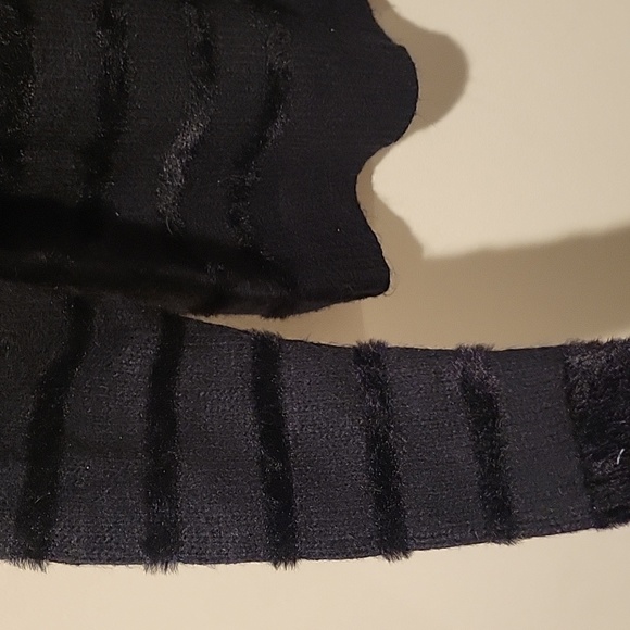 ❤️ NWT! ANN TAYLOR FUZZY STRIPE WOOL BLEND CREW NECK SWEATER, SP (SMALL PETITE) - Picture 3 of 6